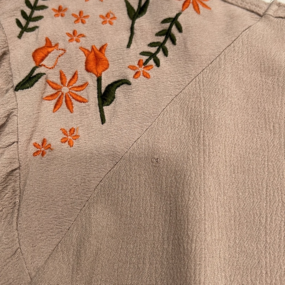 Women's top with embroidery - Picture 5 of 9